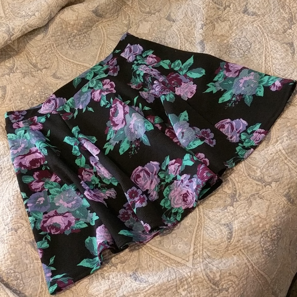 4/$20 Black floral skirt
